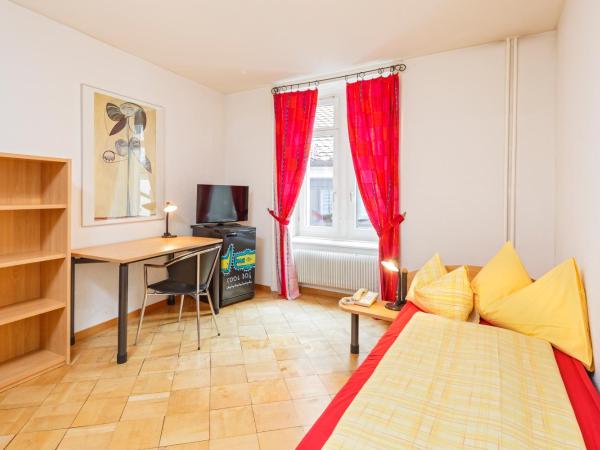 Residence zur Musegg : photo 1 de la chambre chambre simple avec toilettes et douche communes