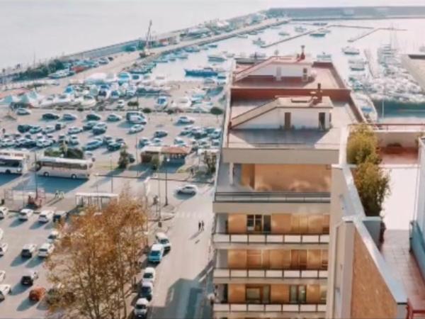 Mareluna Penthouse - Luxury Suites : photo 2 de la chambre chambre double avec balcon - vue sur mer