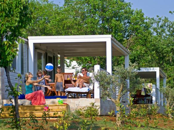 Valamar Camping Lanterna : photo 1 de la chambre mobile home 2 chambres supérieur avec terrasse