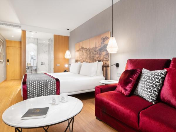 Eurostars Porto Centro : photo 2 de la chambre chambre double avec canapé-lit