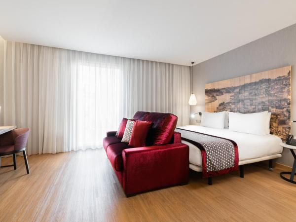 Eurostars Porto Centro : photo 5 de la chambre chambre double avec canapé-lit