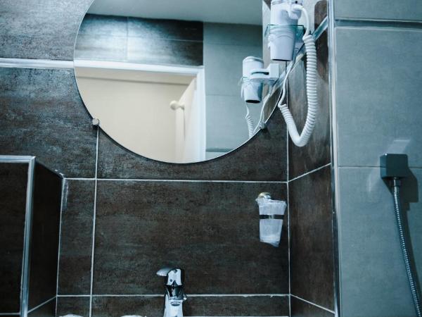 Hôtel des Arcades : photo 5 de la chambre chambre double deluxe