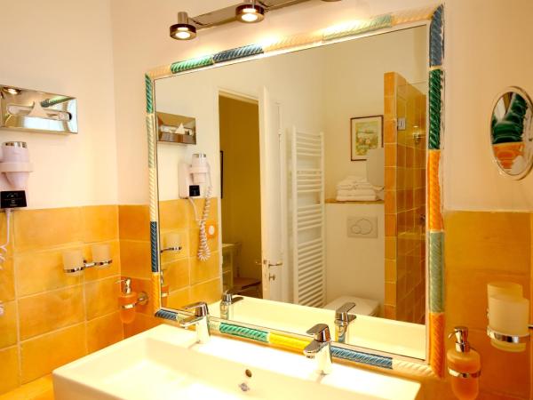 Hotel Royal Bon Repos : photo 6 de la chambre chambre familiale - terrasse avec vue sur mer