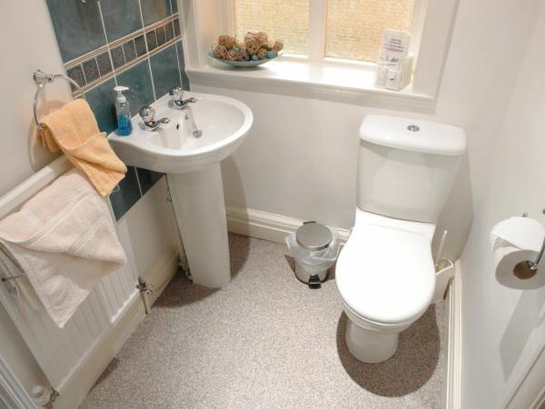 Midway Guest House : photo 2 de la chambre chambre double avec salle de bains commune