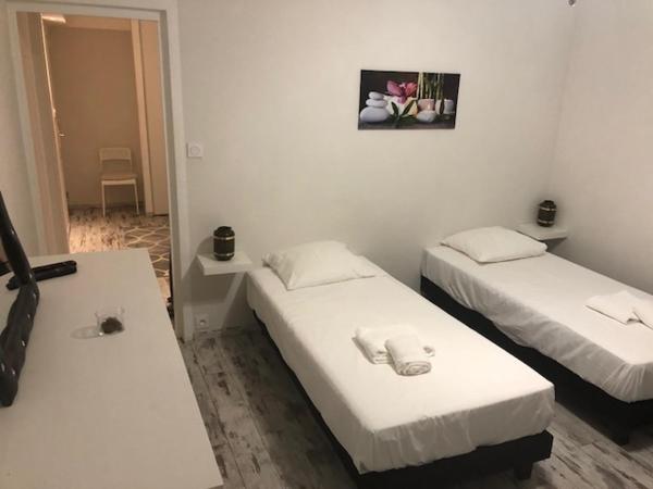 Le Castelet : photo 3 de la chambre chambre familiale