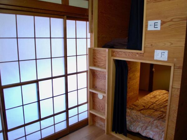 Nomad Hostel Classic : photo 1 de la chambre lit capsule dans dortoir mixte 8 lits