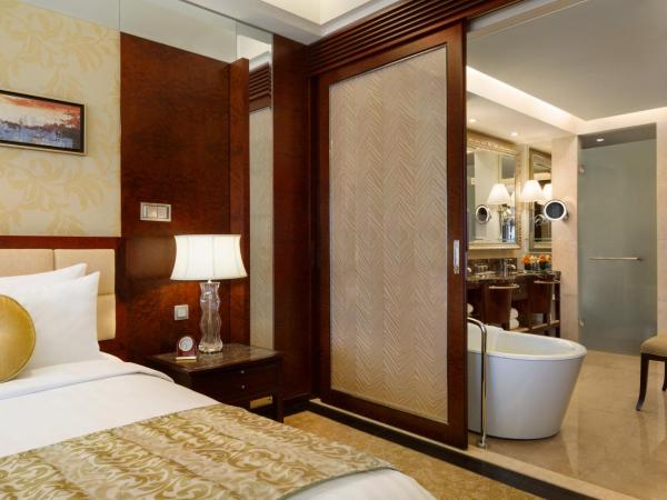 Shangri-La Qingdao - May Fourth Square : photo 5 de la chambre chambre lit queen-size deluxe
