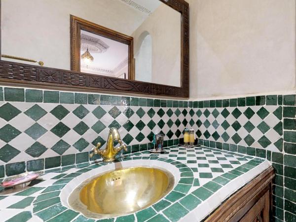 Riad abaka by ghali 2 : photo 4 de la chambre suite la magie de marrakech