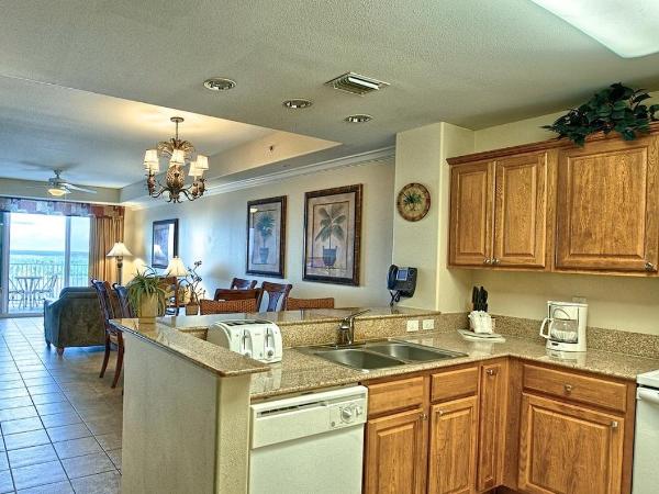 Penthouse Close to Disney area and Malls water view : photo 2 de la chambre appartement - vue sur lac