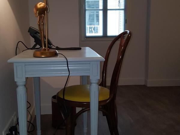 Hôtel Chez Jacqueline : photo 3 de la chambre chambre supérieure lit queen-size