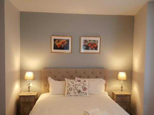 Hôtel Chez Jacqueline : photo 4 de la chambre chambre supérieure lit queen-size