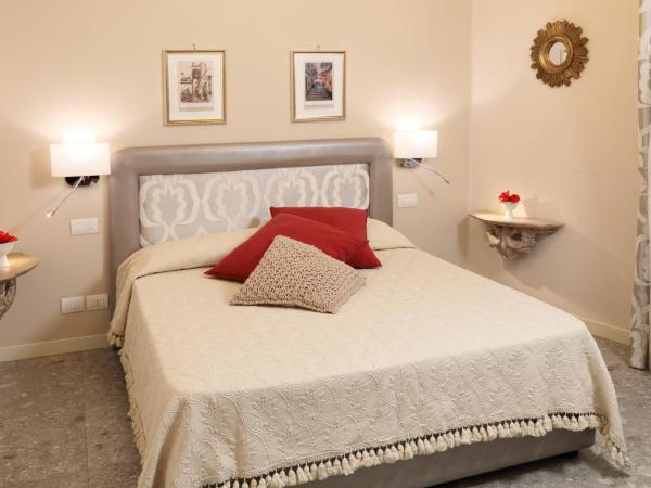 Porta Di Mezzo Luxury Suites & Rooms : photo 1 de la chambre chambre double