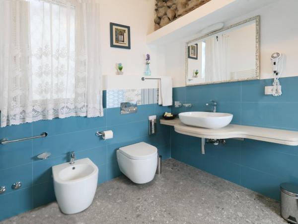 Porta Di Mezzo Luxury Suites & Rooms : photo 4 de la chambre grande chambre double