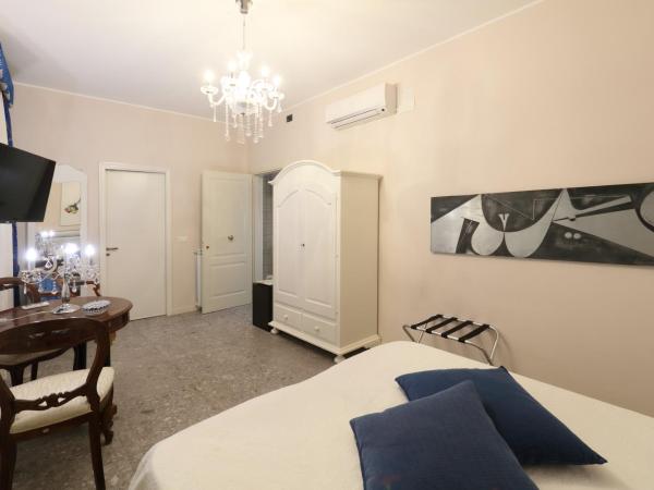 Porta Di Mezzo Luxury Suites & Rooms : photo 1 de la chambre grande chambre double 
