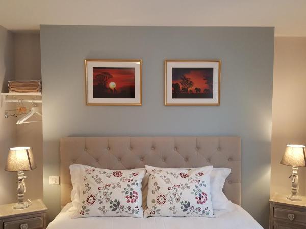 Hôtel Chez Jacqueline : photo 3 de la chambre chambre standard lit queen-size