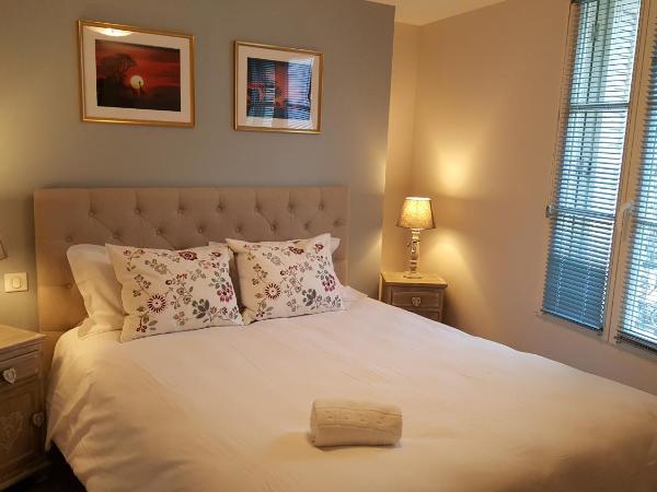 Hôtel Chez Jacqueline : photo 1 de la chambre chambre standard lit queen-size