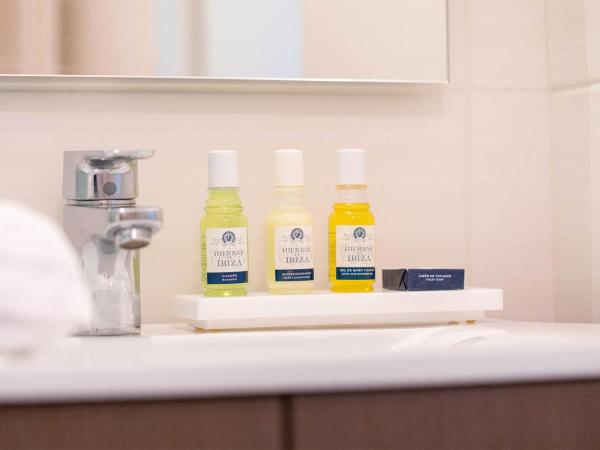 Madame Vacances - Hôtel Courchevel Olympic : photo 1 de la chambre chambre lits jumeaux/double standard