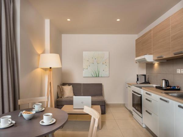 Trianon Luxury Apartments & Suites : photo 6 de la chambre appartement 1 chambre standard