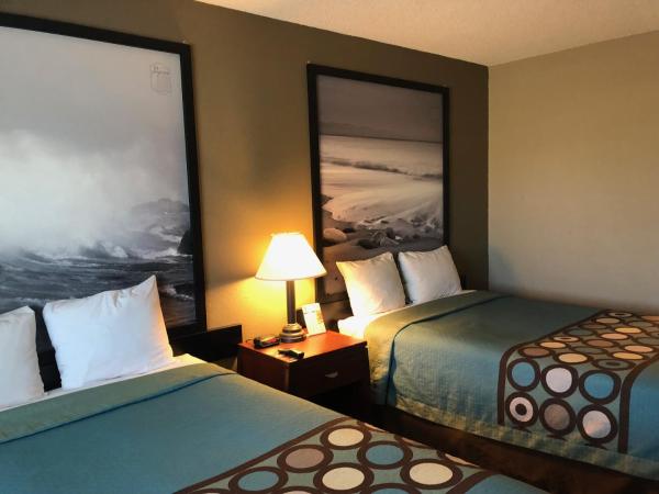 Super 8 by Wyndham Sacramento : photo 2 de la chambre studio suite with two double beds, non- smoking