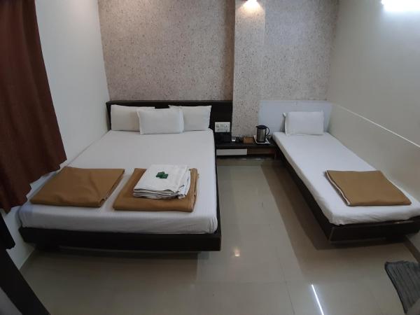 Shree Akshar Restaurant and Hotel : photo 2 de la chambre chambre triple deluxe