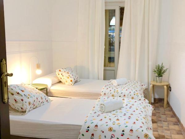 Pensión La Cantarera : photo 3 de la chambre chambre lits jumeaux avec salle de bains commune