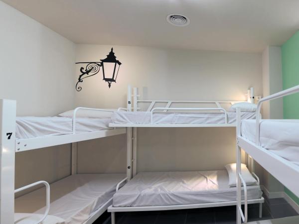 Hola Hostal Eixample : photo 2 de la chambre lit dans dortoir mixte de 8 lits