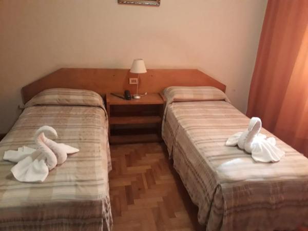 Hotel El Torreon : photo 2 de la chambre chambre double ou lits jumeaux avec salle de bains privative