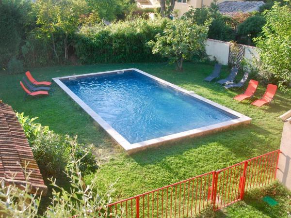 Les Volets Bleus Provence : photo 10 de la chambre studio avec vue sur jardin