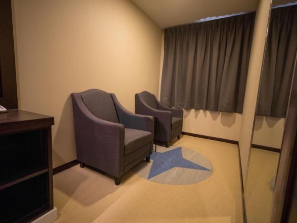 3-Plus Hotel : photo 5 de la chambre suite lit king-size