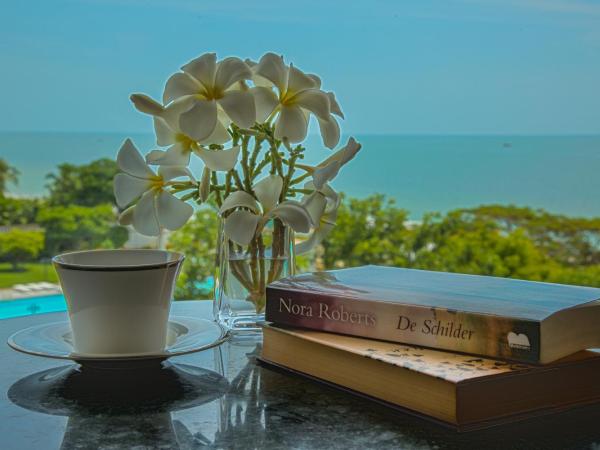 Sailom Hotel Hua Hin - SHA Extra Plus : photo 5 de la chambre suite avec balcon