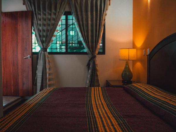 Casa Teotitlán : photo 2 de la chambre chambre lit queen-size avec salle de bains commune