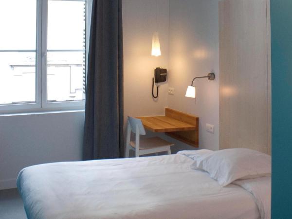 HOTEL CONTINENTAL : photo 7 de la chambre chambre double avec toilettes communes