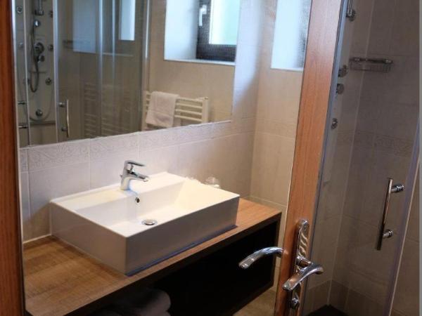 Hotel Flores : photo 3 de la chambre chambre double ou lits jumeaux standard avec balcon