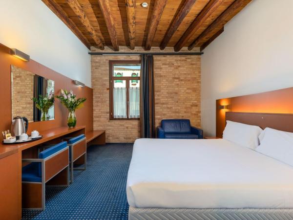 Eurostars Residenza Cannaregio : photo 5 de la chambre chambre de luxe double ou lits jumeaux avec vue sur le canal