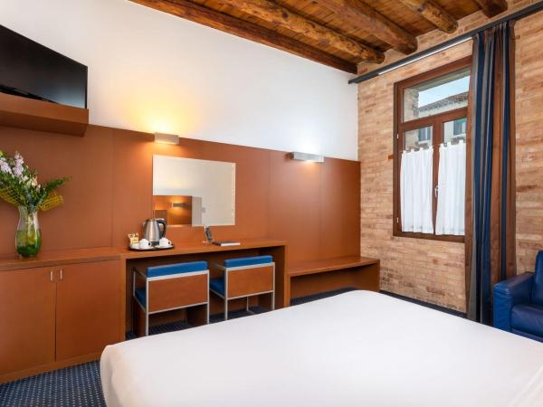 Eurostars Residenza Cannaregio : photo 3 de la chambre chambre de luxe double ou lits jumeaux avec vue sur le canal