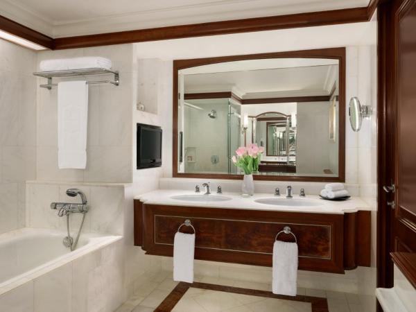 Shangri-La Kuala Lumpur : photo 5 de la chambre hébergement lit king-size exécutif familial