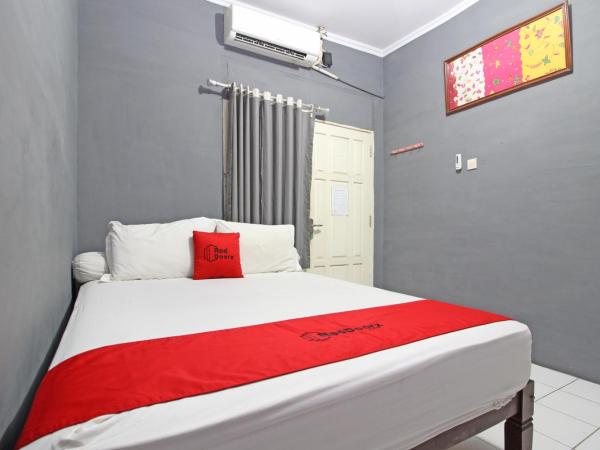 RedDoorz near Terminal Condong Catur : photo 2 de la chambre chambre double standard