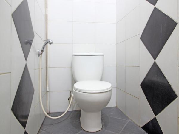 RedDoorz near Terminal Condong Catur : photo 3 de la chambre chambre double standard
