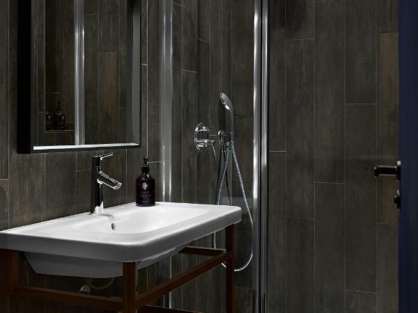 Hotel Verlaine : photo 4 de la chambre chambre lit king-size supérieure atelier - annexe