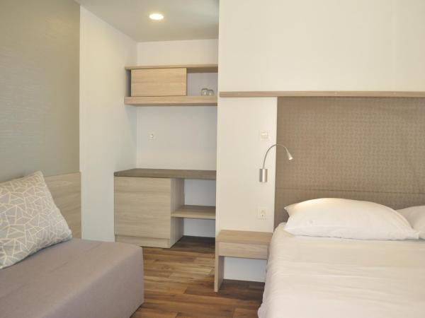 Boutique Mobile Homes UlikaRovinj : photo 4 de la chambre pet friendly one bedroom mobile home with terrace and hot tub