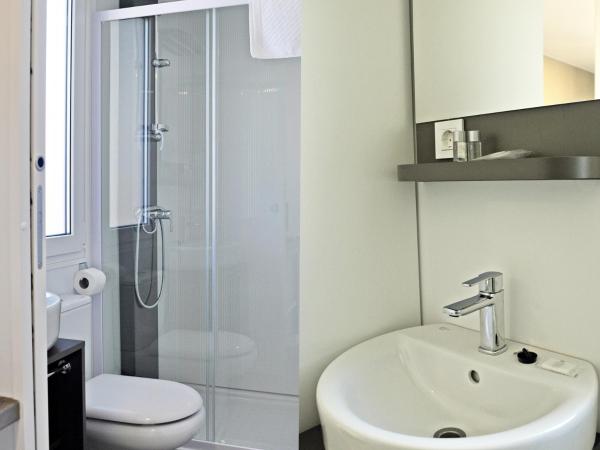 Boutique Mobile Homes UlikaRovinj : photo 7 de la chambre pet friendly one bedroom mobile home with terrace and hot tub