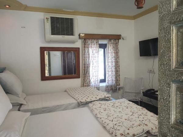 Hotel Mewari Villa : photo 7 de la chambre chambre deluxe double ou lits jumeaux