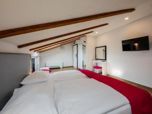 Hotel Sveti Kriz : photo 2 de la chambre chambre double