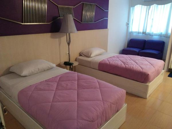 Highway Hotel : photo 8 de la chambre chambre lits jumeaux chic de luxe