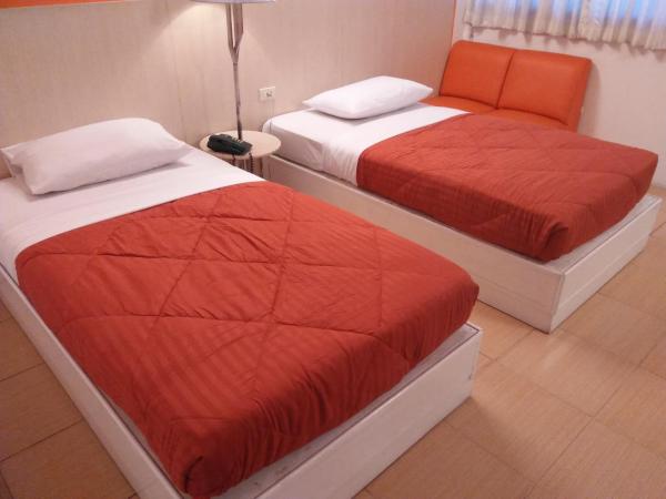 Highway Hotel : photo 9 de la chambre chambre lits jumeaux chic de luxe