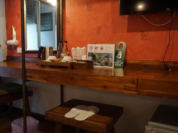 Ingmon House : photo 4 de la chambre chambre lit queen-size avec balcon