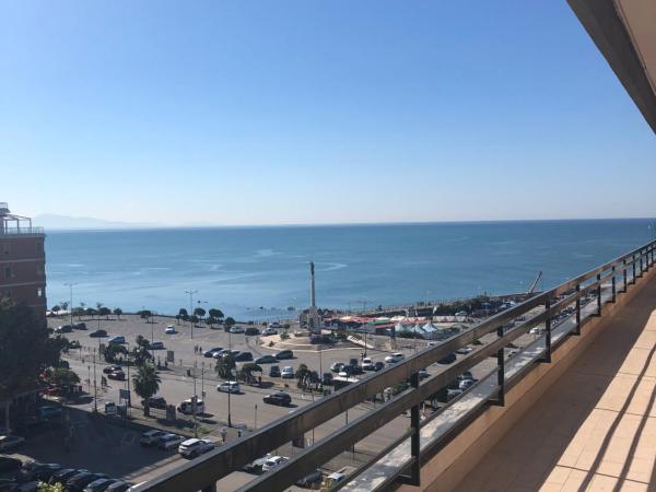 Mareluna Penthouse - Luxury Suites : photo 3 de la chambre chambre double avec balcon - vue sur mer