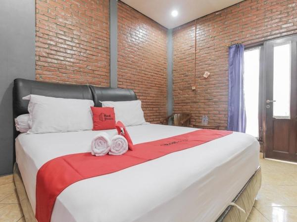 RedDoorz Plus At Ampera Raya : photo 5 de la chambre chambre double