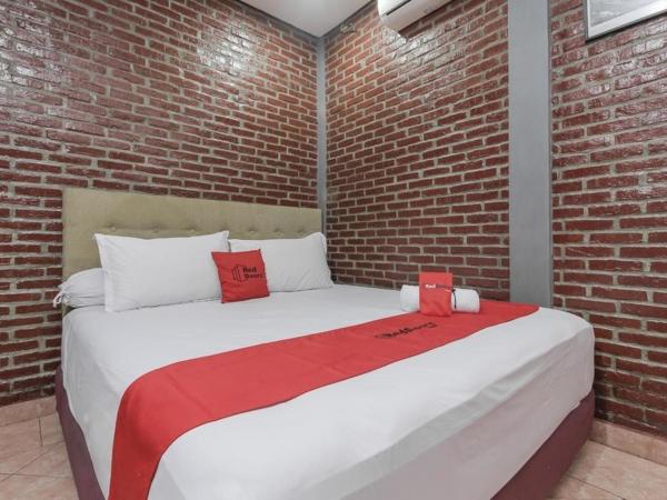 RedDoorz Plus At Ampera Raya : photo 2 de la chambre chambre deluxe