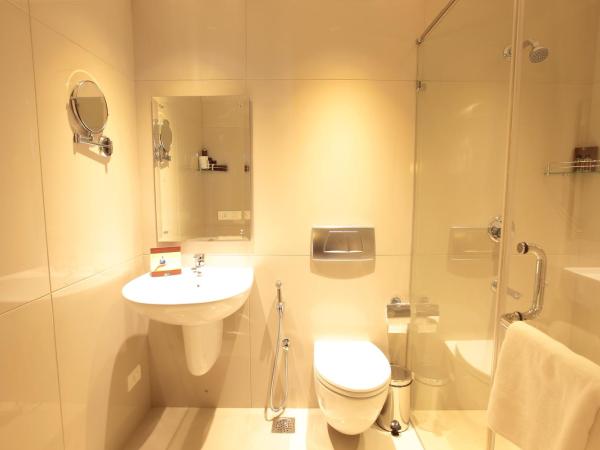 Monsoon Empress Kochi : photo 1 de la chambre chambre supérieure - vue sur piscine